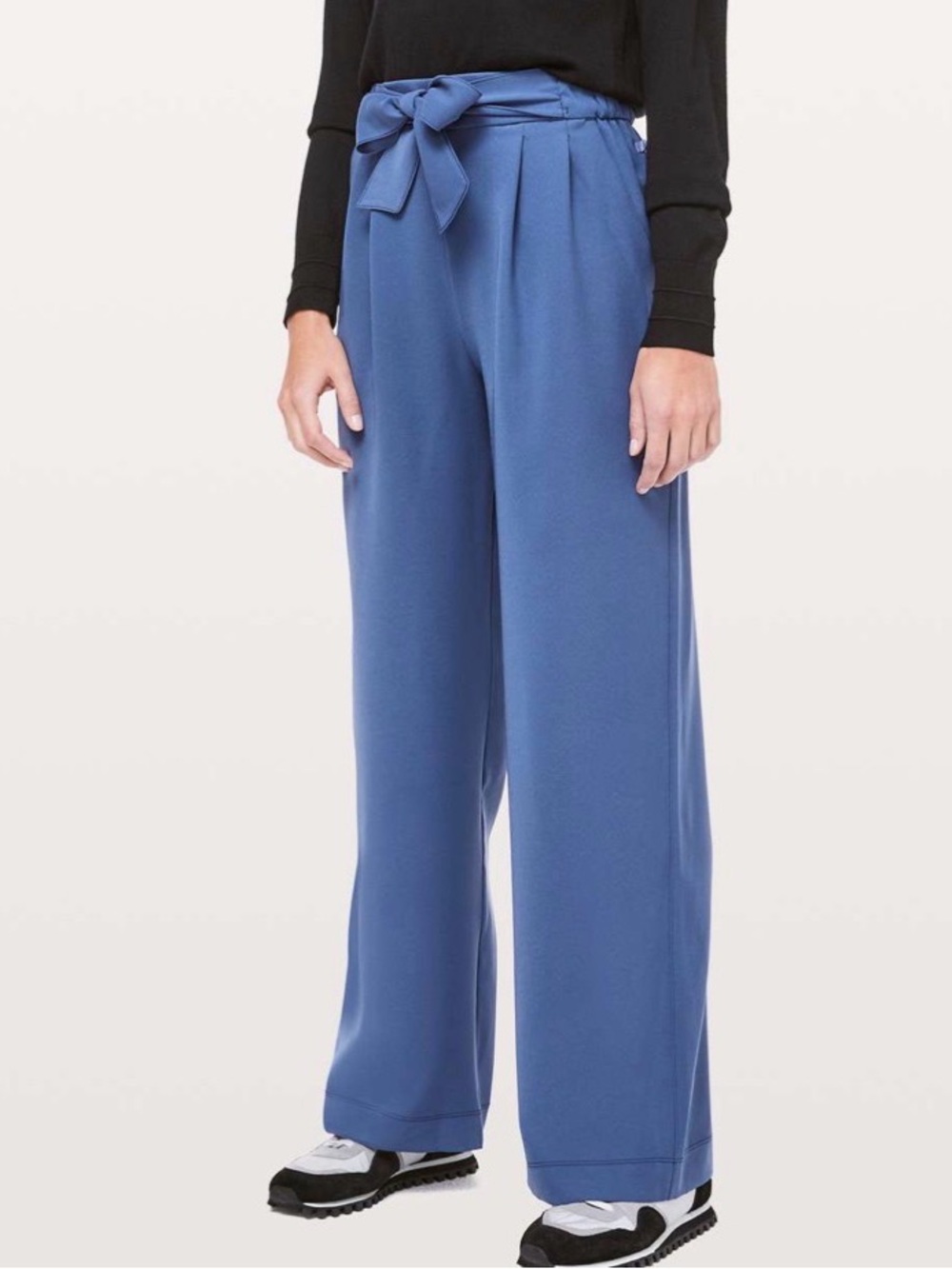 Lululemon Noir Pant Woven
Gatsby Blue Wide Leg Pants Women’s Size 6